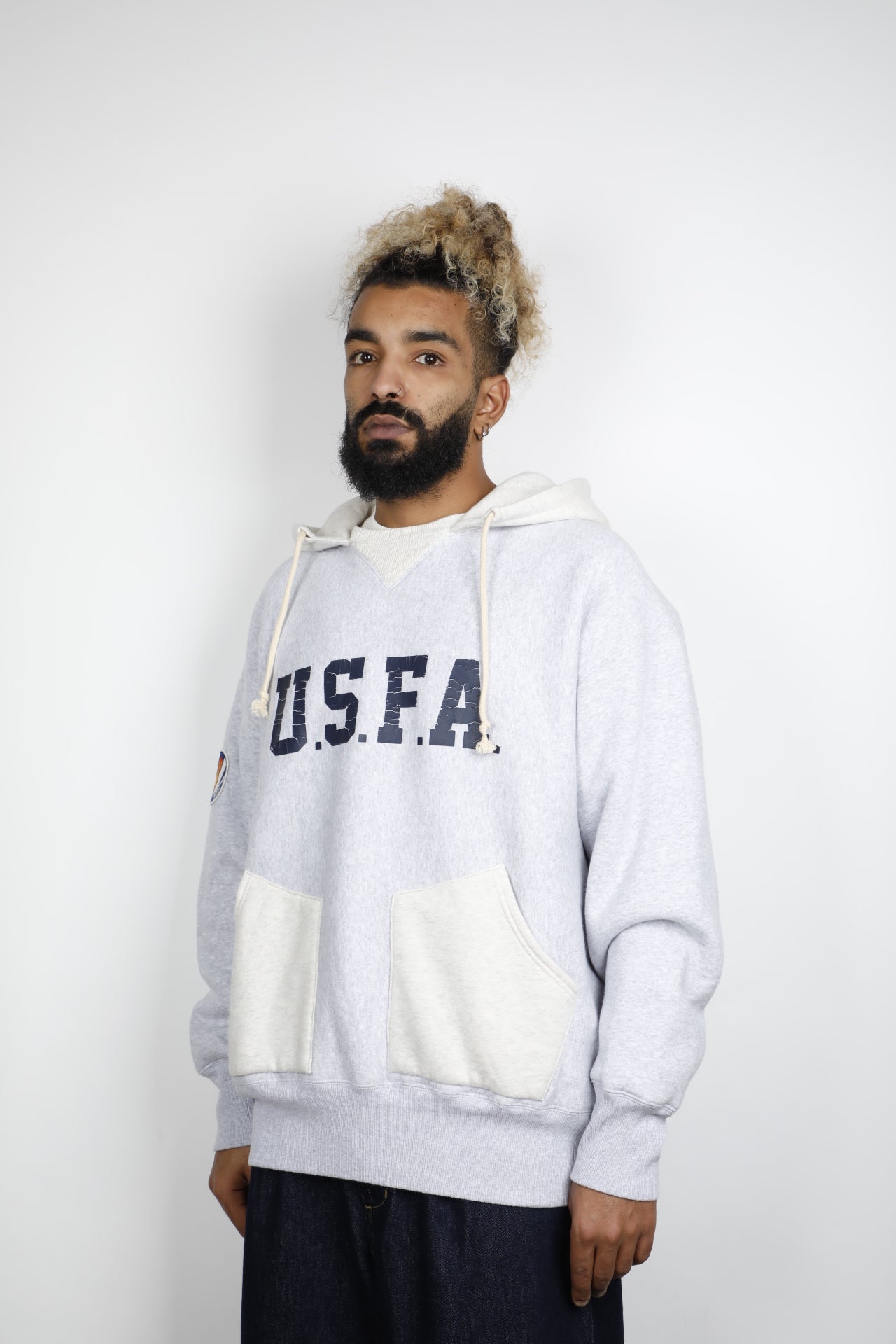 CHAMPION HOODED SWEATSHIRT